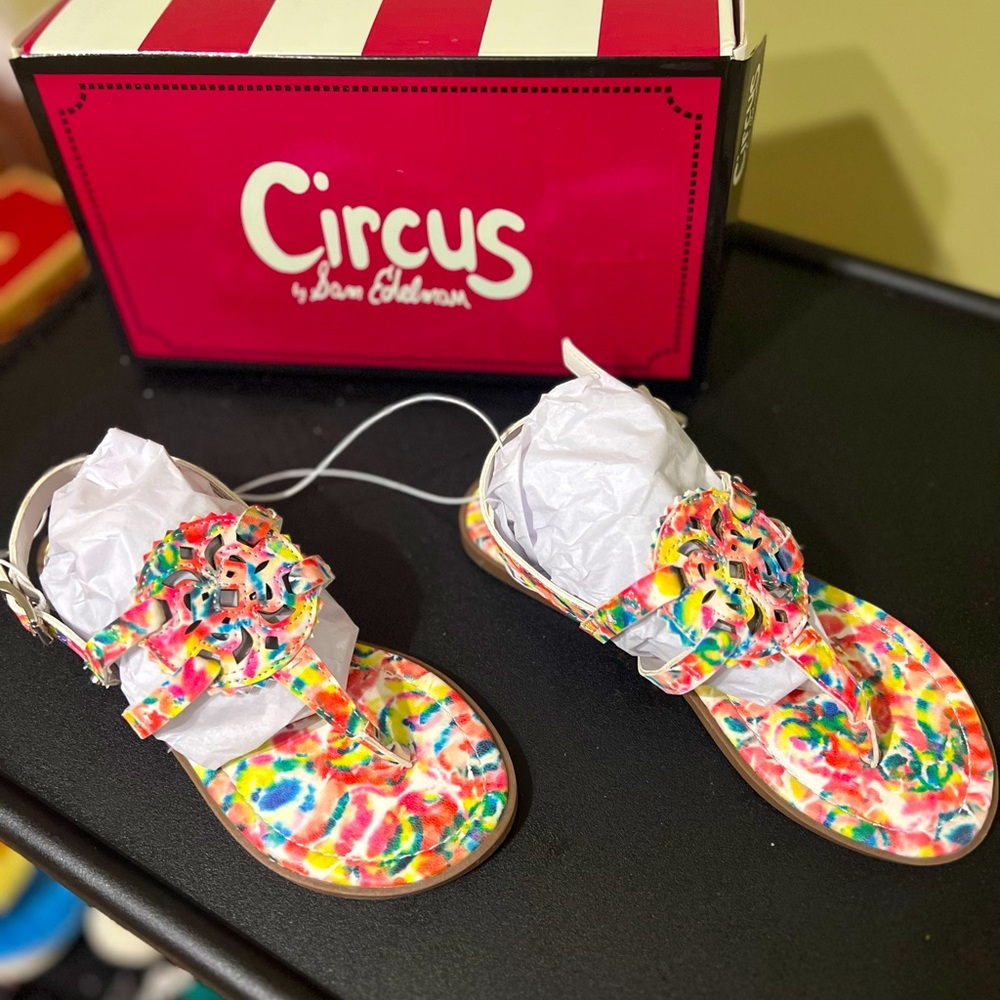 New in box girl’s Sam Edelman sandals size 1
